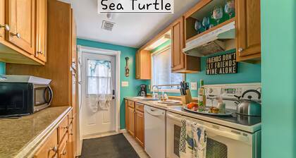 Port Canaveral/Space X/steps to Beach-2-bdrm/kitchen/living rm/sleeps 6