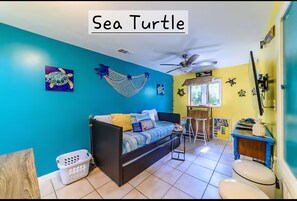 Living area - SEA TURTLE UNIT..2-bdrm/kitchen/living rm/sleeps 6 near Pt.Canaveral Cocoa Beach (Cocoa Beach)