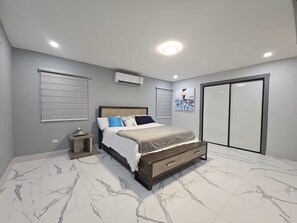 3 bedrooms, iron/ironing board, WiFi, bed sheets - 3-bedroom house in marvelous Camaceyes with AC (Aguadilla)