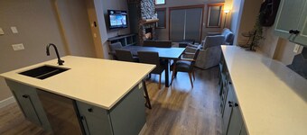 Prime location - Newly Renovated Ski in /Ski Out Townhome