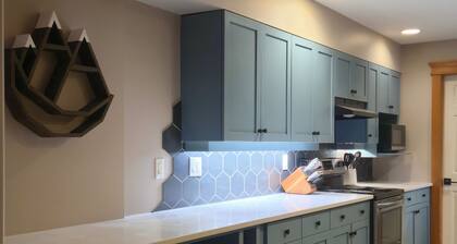 Prime location - Newly Renovated Ski in /Ski Out Townhome