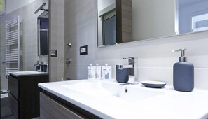 Bathroom - Italianway - Piazza Firenze 4 (Milan)