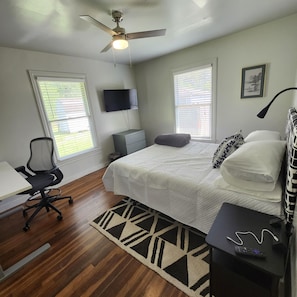 3 quartos, ferros/tábuas de passar roupa, Wi-Fi, roupa de cama