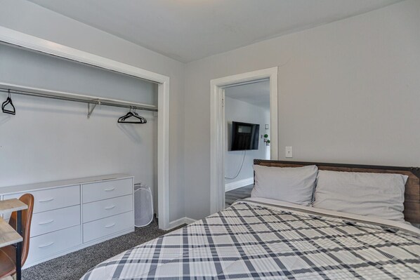 3 bedrooms, desk, free WiFi, bed sheets