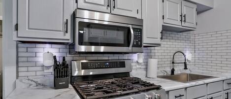 Refrigerador, microondas, horno, placa de cocina