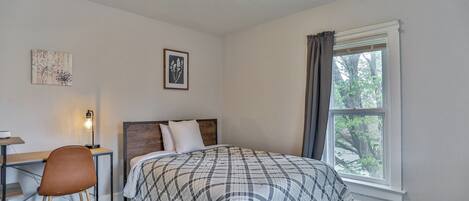 3 bedrooms, desk, free WiFi, bed sheets