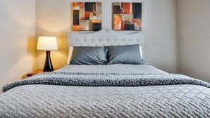 Room - Gowen 2415 - 2BR Mid-Term Stay, All Utilities Incl (Wausau)