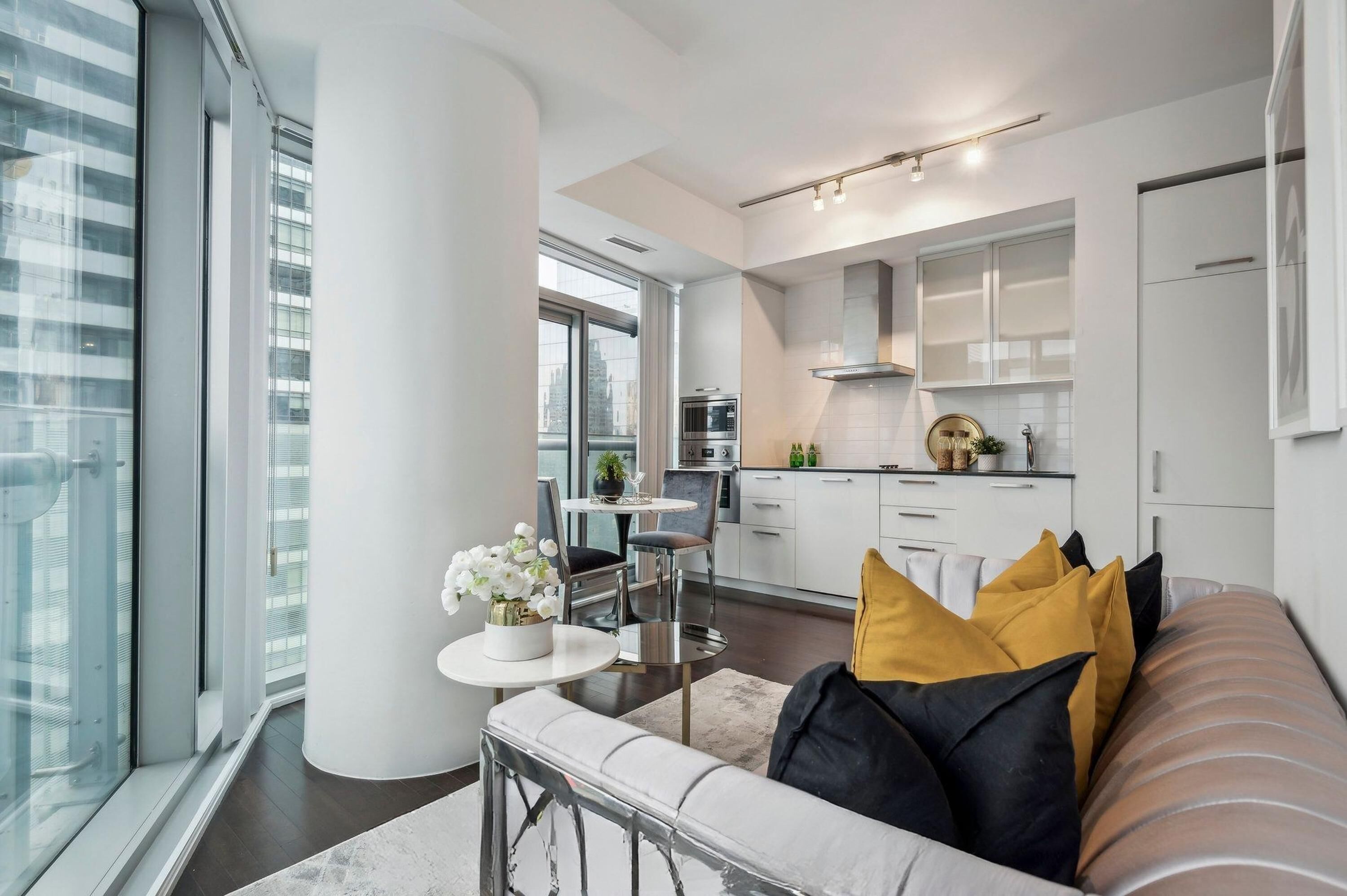 Standard Apartment, 1 Queen Bed with Sofa bed, Non Smoking, City View | Living area