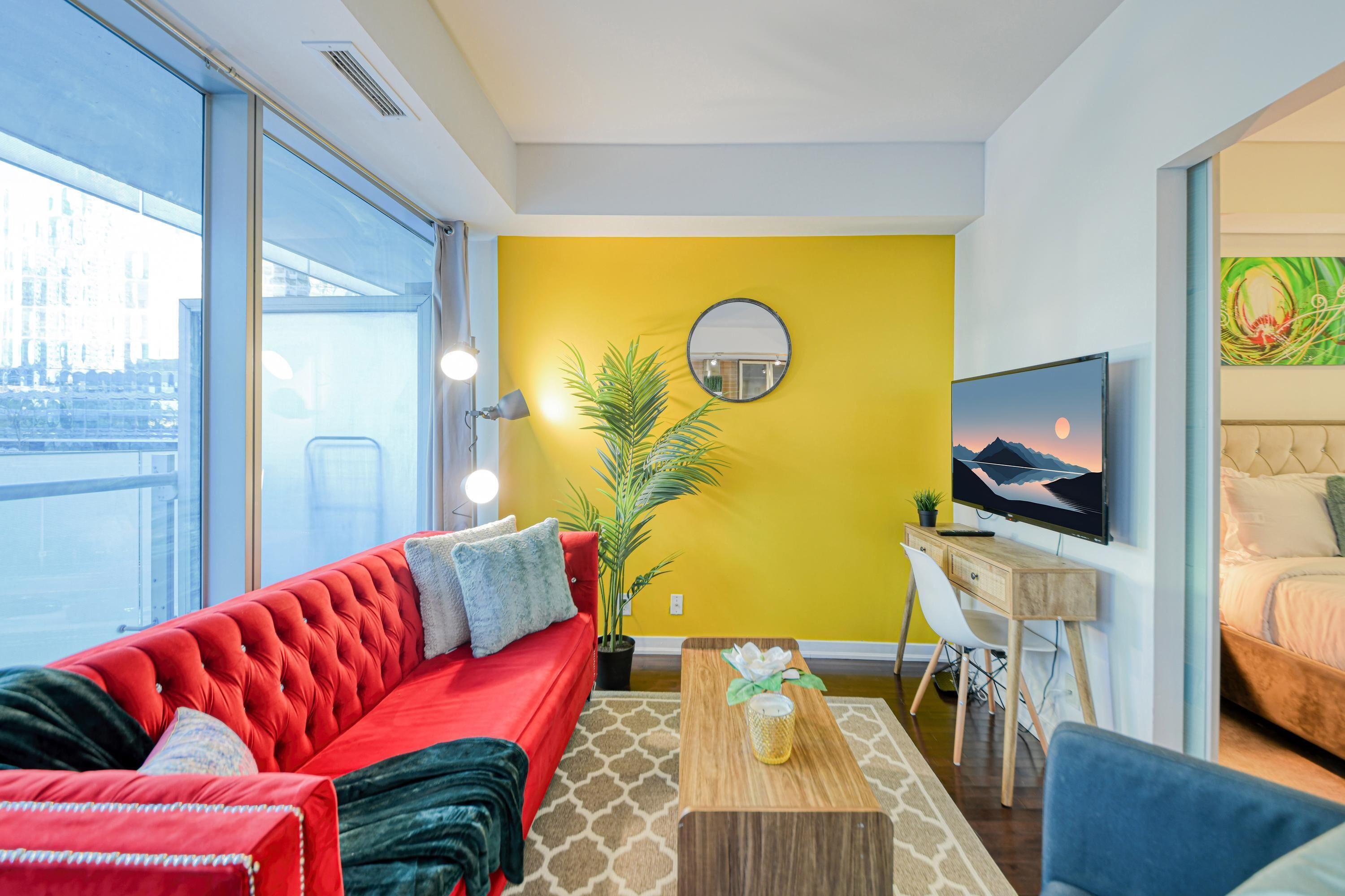 Standard-huoneisto, 1 keskisuuri parisänky ja vuodesohva, tupakointi kielletty, kaupunkinäköala | Oleskelualue | Älytelevisio