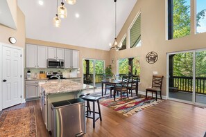 Geladeira, micro-ondas, fogão, cooktop