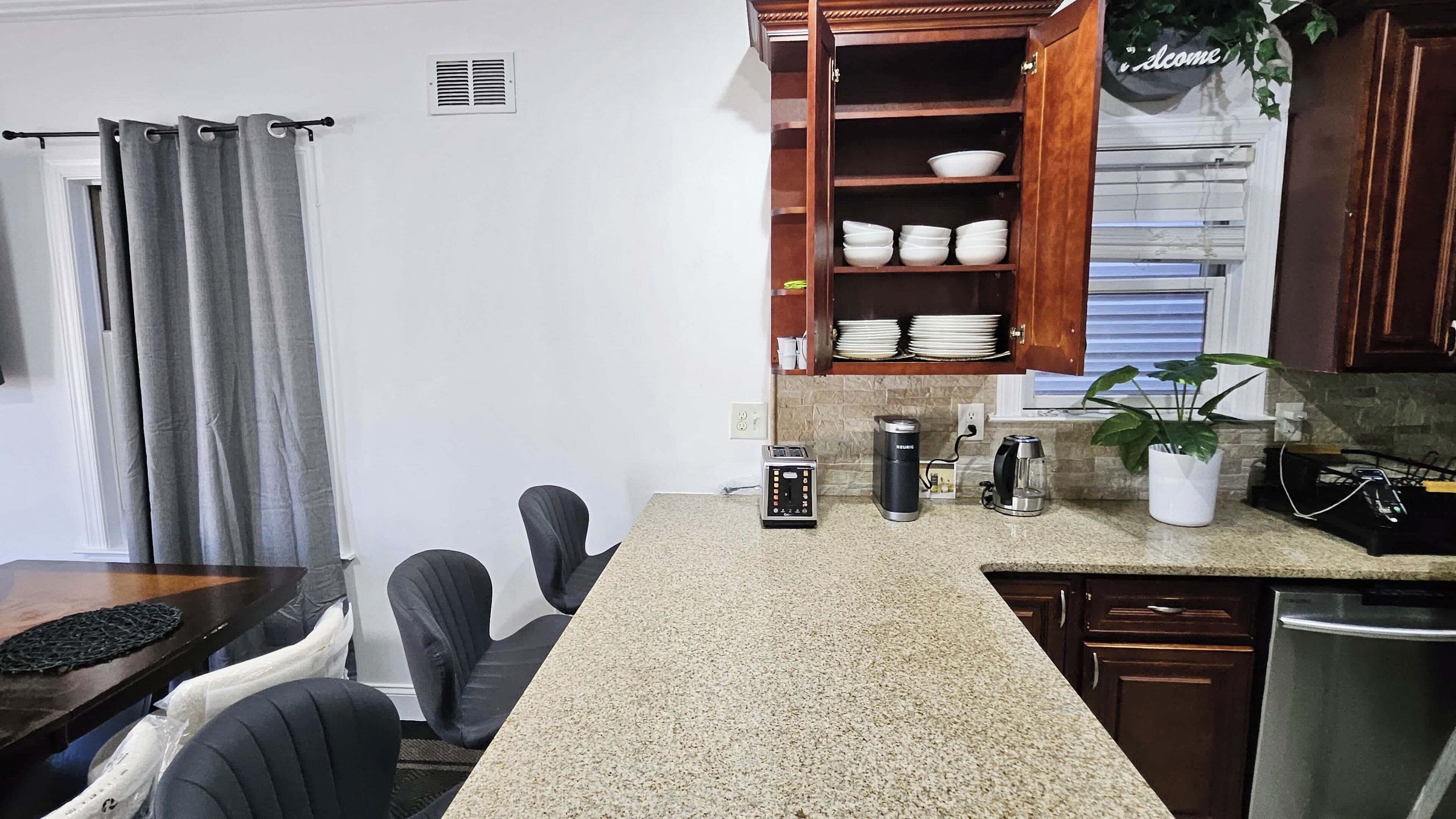 Microondas, horno, placa de cocina, lavavajillas