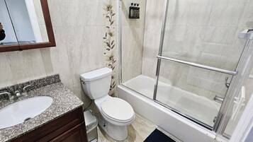 Toallas, jabón, papel higiénico