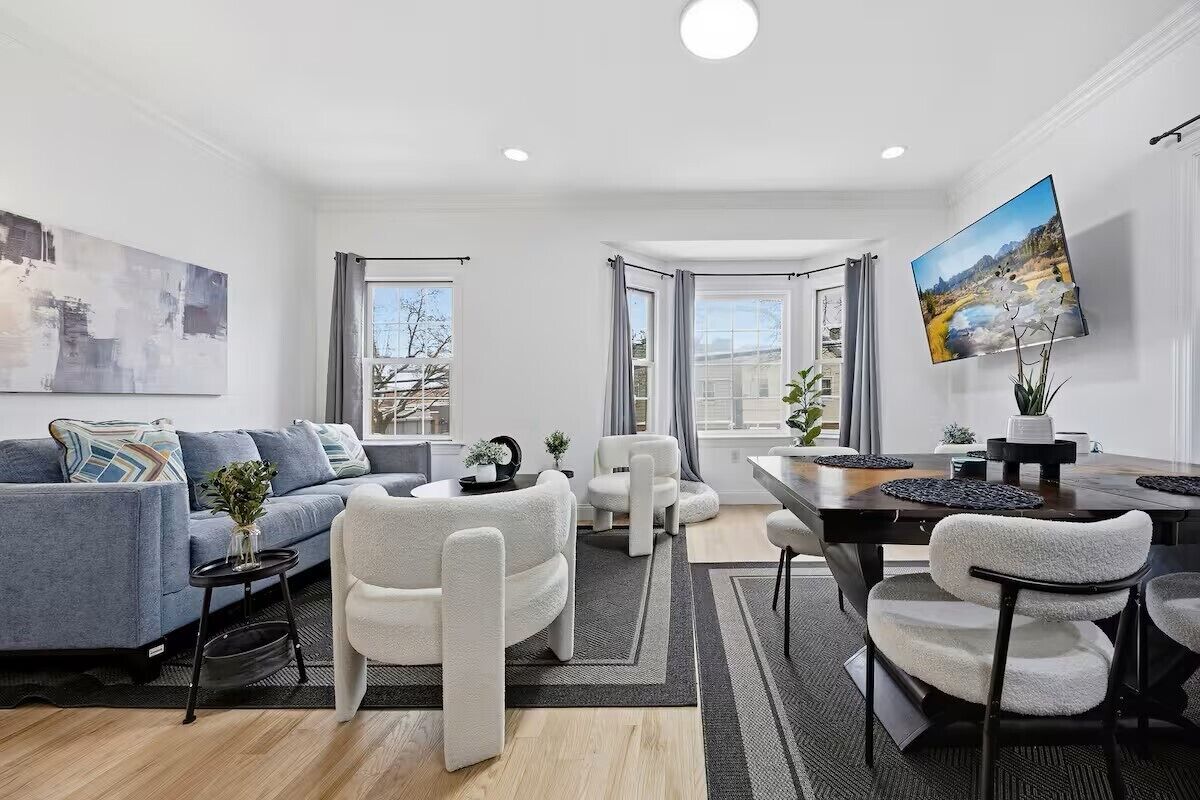 Interior. Marvelous 6-bedroom house with AC in Jersey City