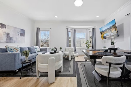 Interior. Marvelous 6-bedroom house with AC in Jersey City