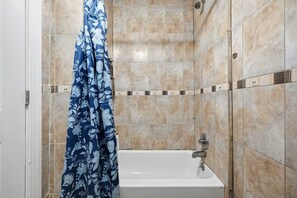 Handtücher, Seife, Toilettenpapier