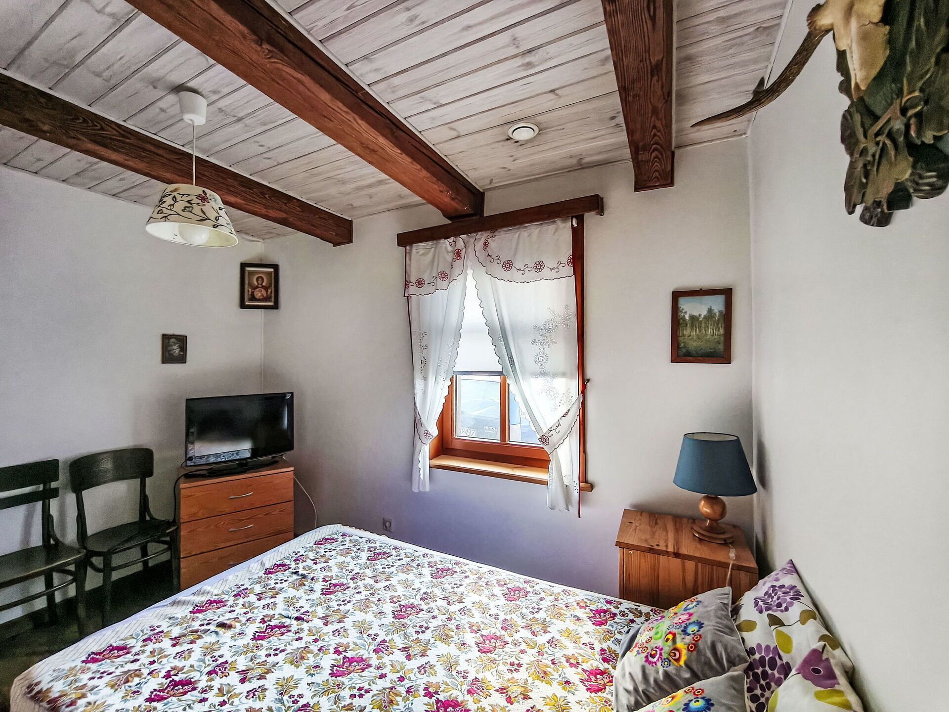 1 habitación y cuna de viaje 