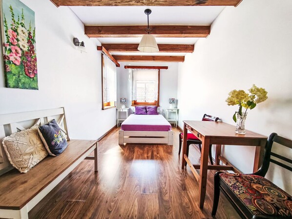 2 bedrooms, travel crib
