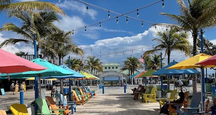 SALTY SUNRISE
Beachfront Studio
1480 S Ocean Blvd,
Lauderdale By the Sea, FL