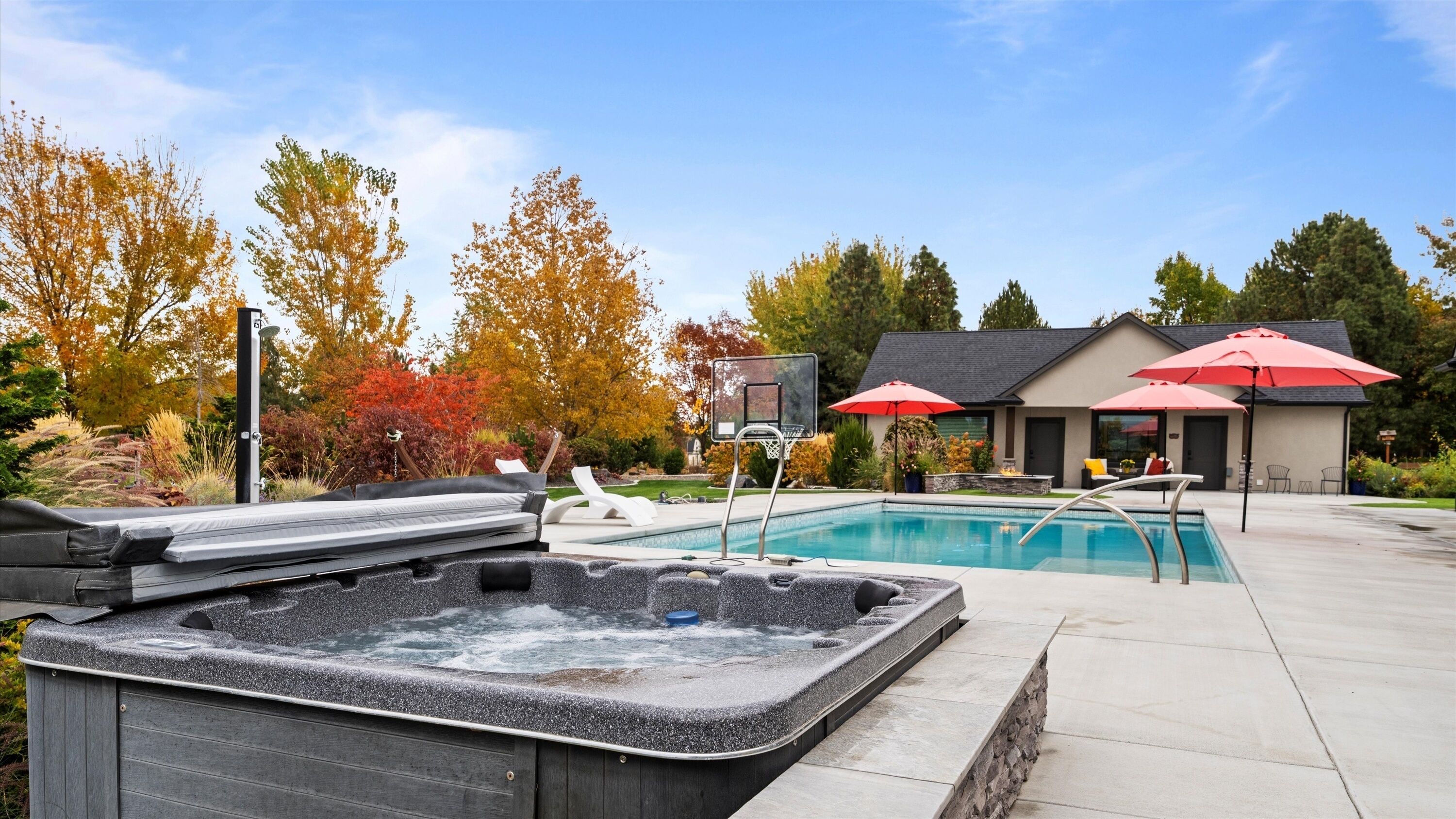 Outdoor pool, a heated pool