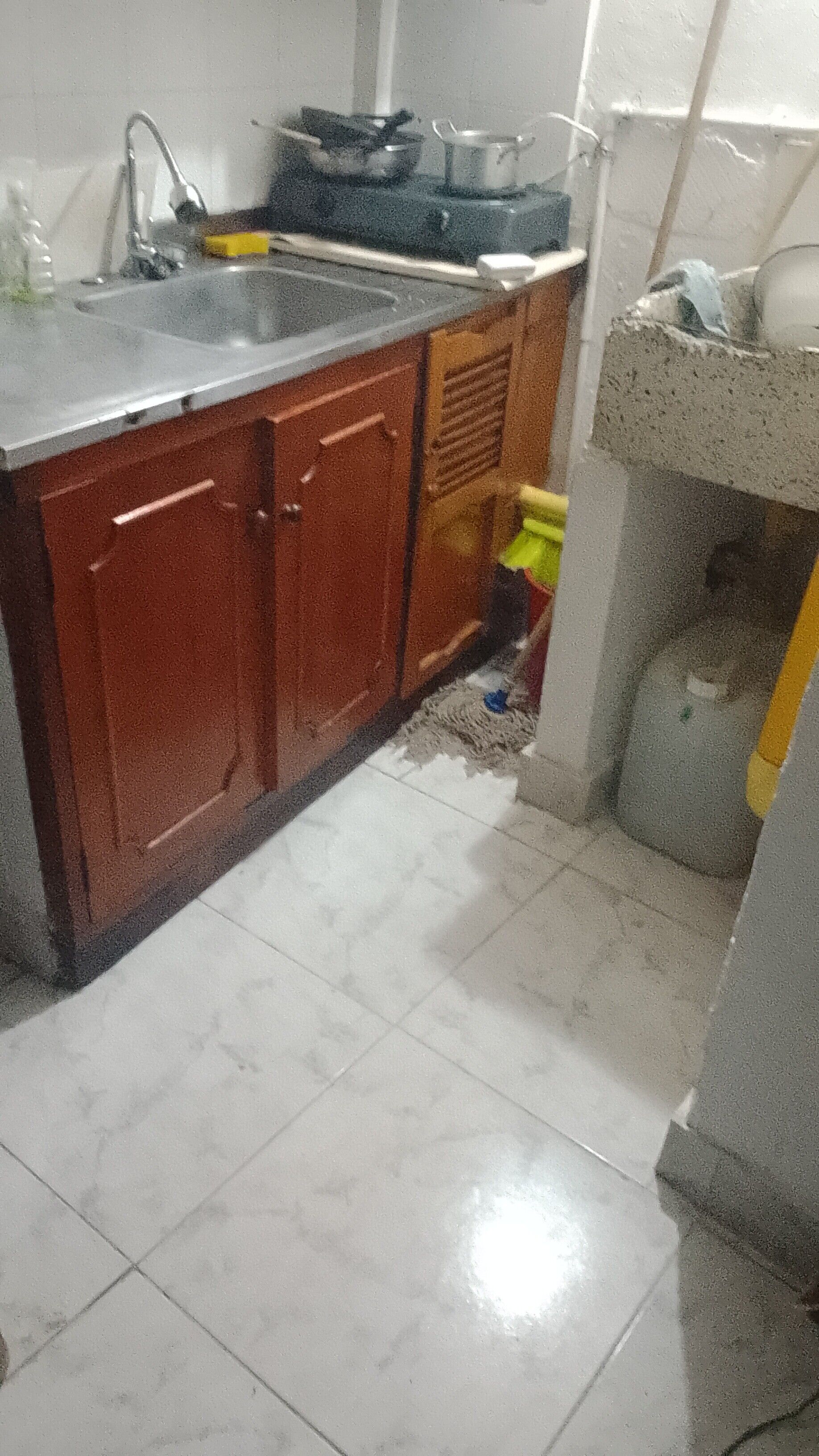 Fridge, stovetop