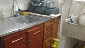 A kitchen with a sink, cabinets, and a countertop. - Cozy cabin up the hills (Medellín)