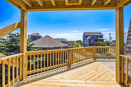 Stargazer: Hot Tub, Ocean View, NEW Decks, Crows Nest