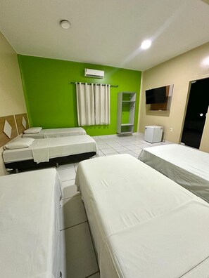 Habitación económica | Escritorio, espacio para trabajar con laptop y wifi gratis 