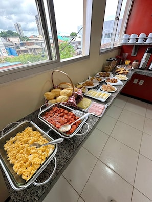 Colazione self-service inclusa, servita tutte le mattine 