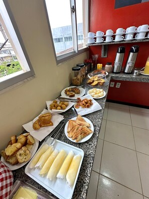 Desayuno de autoservicio incluido todos los días