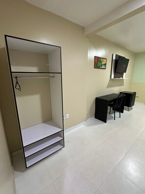 Standard Quadruple Room | Desk, laptop workspace, free WiFi, bed sheets