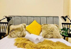 1 slaapkamer, een strijkplank/strijkijzer, internet, beddengoed