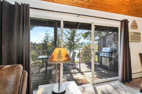 Interior. New! Community Dock, Community Hot Tub, On Whitefish Lake!