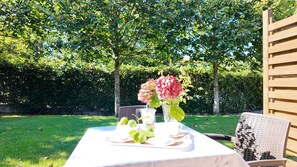 تناول الطعام بالخارج