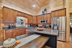 Geladeira, micro-ondas, fogão, lava-louças