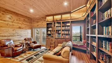 تلفزيون، مدفأة، مشغل دي في دي، كرة قدم الطاولة