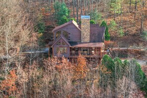 Exterior - Amazing Mountain View - Hot Tub Soaks, Cookouts, Game Nights & Fireside Downtime (Mineral Bluff)