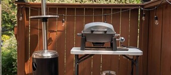 Bright and Cozy Cottage in the Heart of Dartmouth