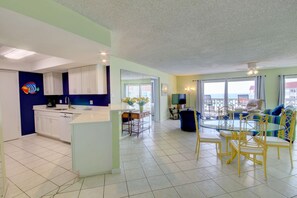 Interior - El Matador 365 -  FREE TICKETS!! Your stay includes free tickets to many area attractions! (Fort Walton Beach)