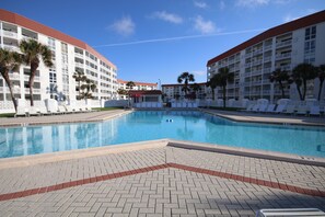 Et oppvarmet basseng