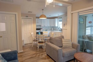 Interior - Cozy 2bedroom cottage in Wells with AC, pool, clubhouse, arcade and fitness room (Wells)