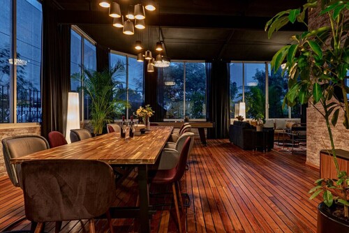 Family-Friendly, Rooftop Views, Near Attractions