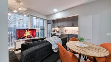 Grand Apartment, City View | Living area