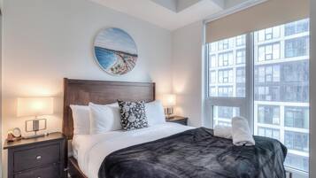 Apartemen Khas, pemandangan kota | Tirai kedap cahaya, setrika/meja setrika, dan Wi-Fi gratis