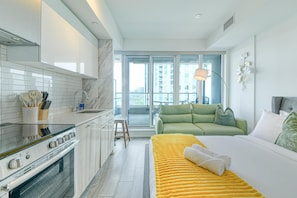 Suite Comfort, vista città | Area soggiorno