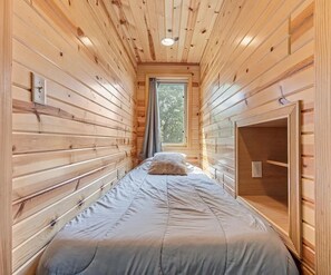 1 Schlafzimmer, Reisekinderbett, kostenloses WLAN, Bettwäsche