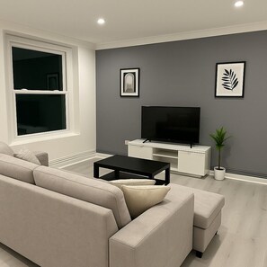 TV - Luxury Catford Retreat • Sleeps 4 • 2 Mins to Station • Available November 🌿 (London)