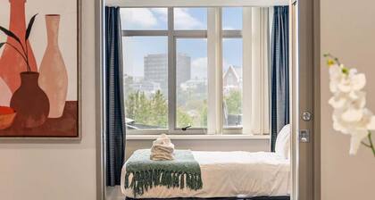 A four bedroom apartment in Auckland CBD w Carpark