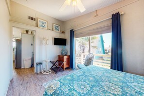 3 soverom, skrivebord, wi-fi (inkludert) og sengetøy