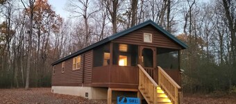 Bluebird Cabin - Brand New Cozy Log Cabin on 5-Wooded Acres / Pet-Friendly!