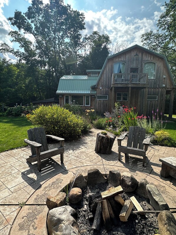 Terrace/patio - Pet friendly, Cozy escape, 12 minutes from downtown Ellicottville. (Ellicottville)